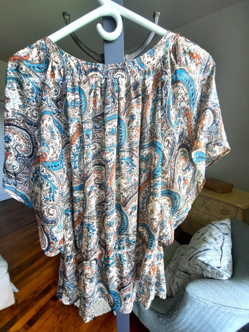 Sheer paisley blouse, w. flutter sleeves and elasticized waist, Denver Hayes - Picture 5 of 6